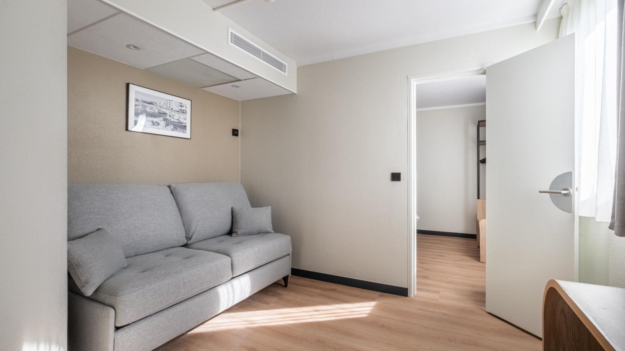 Junior Suite 1 Queen Bed 1 Sofa Bed Double