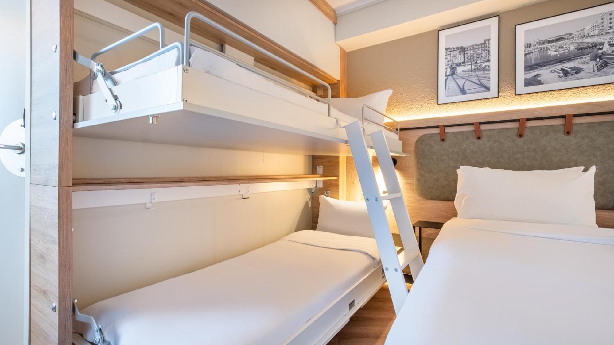 Standard Room 1 Queen Bed 2 Bunk Beds